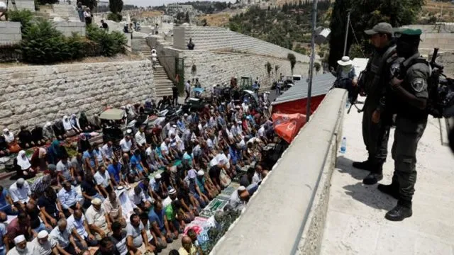 Sempat Ditutup Total dan Buat Ricuh, Kini Pria Di Bawah Usia 50 Tahun Dilarang Masuk Masjid al-Aqsa 3