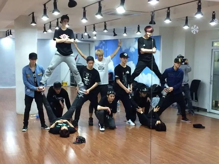 Tak Melulu Baik-baik Saja, Lika-Liku Ini yang Harus Dihadapi Boyband dan Girlband Korea 7