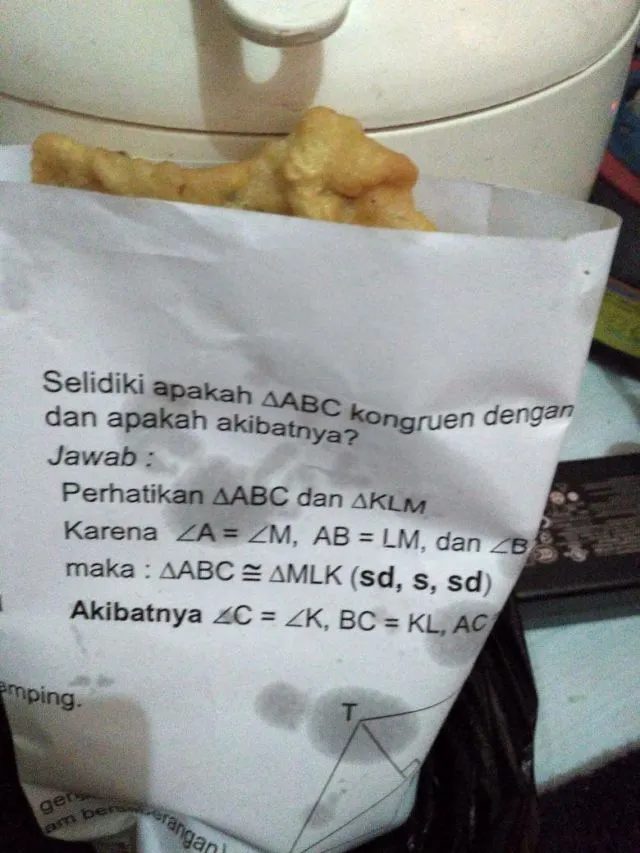 Dari Gosip Hingga Cerita Dewasa, 18 Bungkus Gorengan ini Bakal Bikin Wawasanmu