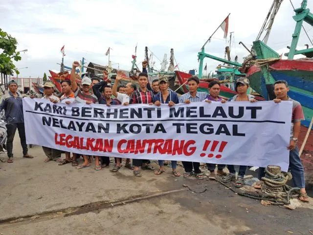 Para Nelayan Demo di Istana. Ini Lho Fakta Soal Cantrang yang Bikin Mereka Minta Bu Susi Diturunkan 8