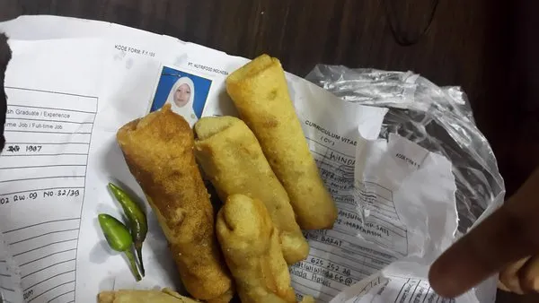 Dari Gosip Hingga Cerita Dewasa, 18 Bungkus Gorengan ini Bakal Bikin Wawasanmu