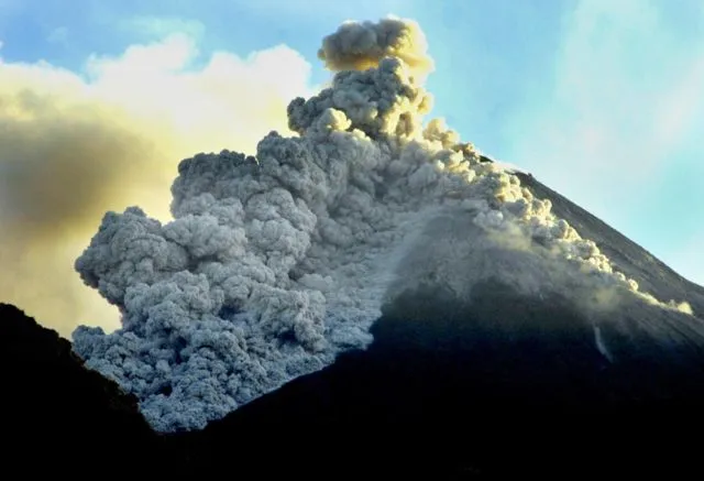 Meletusnya Kawah Sileri Dieng Emang Mengejutkan. Ini Tipe Letusan Gunung Api yang Harus Kamu Ketahui 8