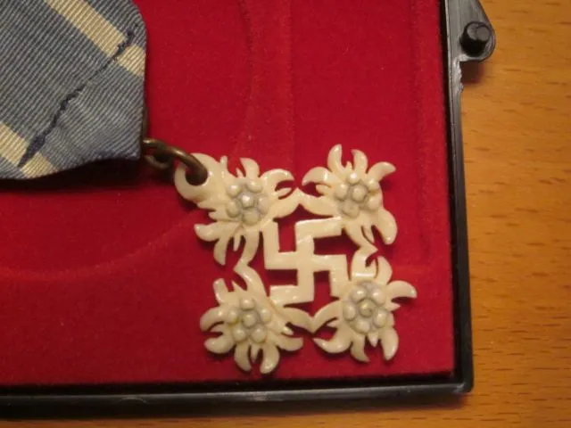 Meski Namanya Bule, Bunga Edelweiss Ternyata Spesial Banget Lho Buat Indonesia! Cek Deh Faktanya 27
