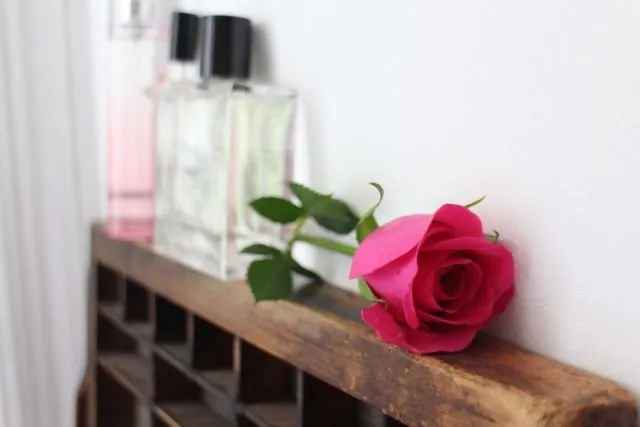 7 Tipe Kepribadian Cewek yang Ditebak dari Bau Parfum Kesukaannya. Tepat Sasaran! 10