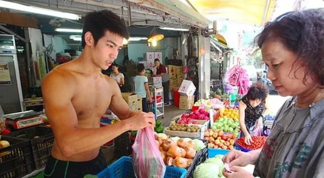 7 Aktivitas yang Bikin Cowok Malu Kalau Nggak Ditemenin Cewek. Gila, Tergantung Banget Ya! 14