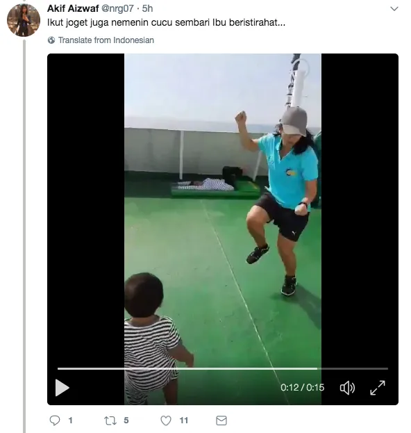 Menteri Susi Pudjiastuti Berjoget Riang Seakan Tanpa Beban di Atas Dek Kapal. Beliau Emang Juara! 7