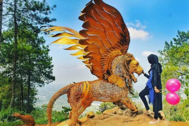 Taman Langit Gunung Banyak, Spot Selfie Bagaikan Negeri Dongeng di Malang yang Harus Kamu Datangi Segera! 15