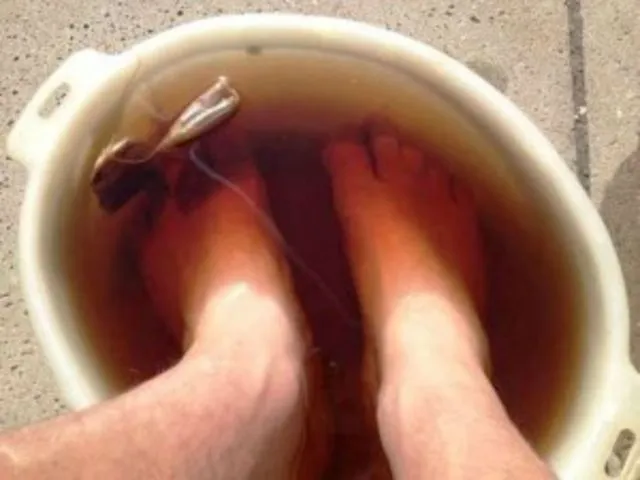 6 Bahan Rendaman Alami untuk Atasi Bau Kaki. Meski Buka Sepatu, Tetap Kering dan Wangi 8