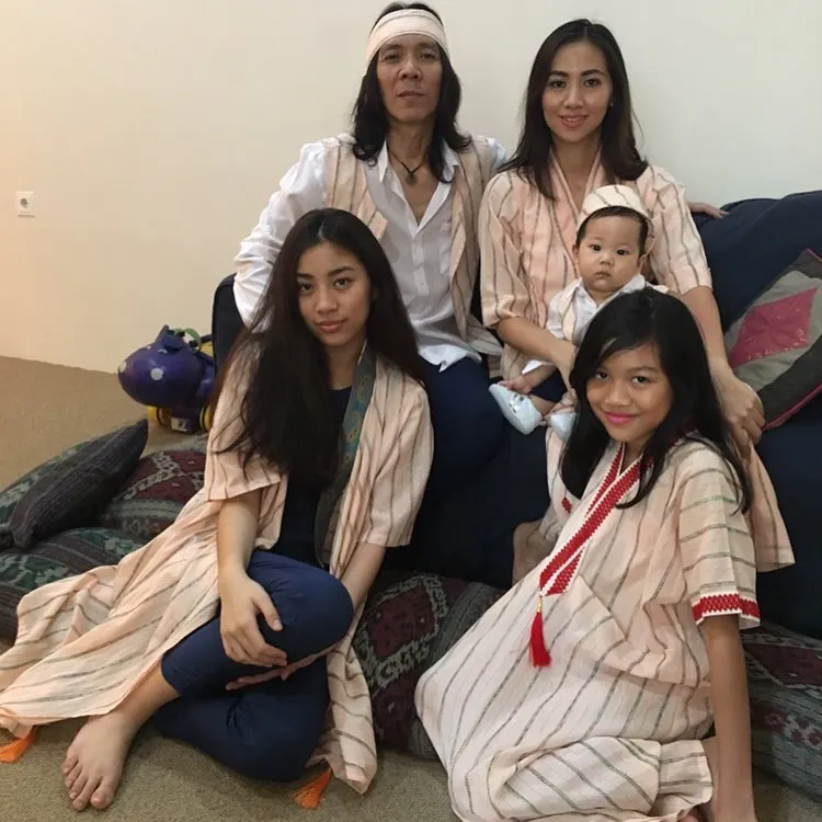 6 Cewek Ini Cantiknya Nurun Banget dari Sang Ibu. Bukti Bahwa Buah Jatuh Memang Nggak Jauh dari Pohonnya