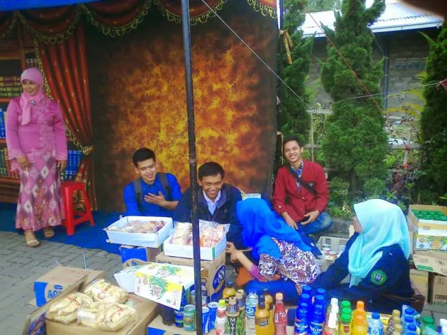 Raup Untung Lewat 12 Jenis Usaha yang Laris Manis Saat Wisuda. Lumayan Buat Tambah Uang Jajan 20