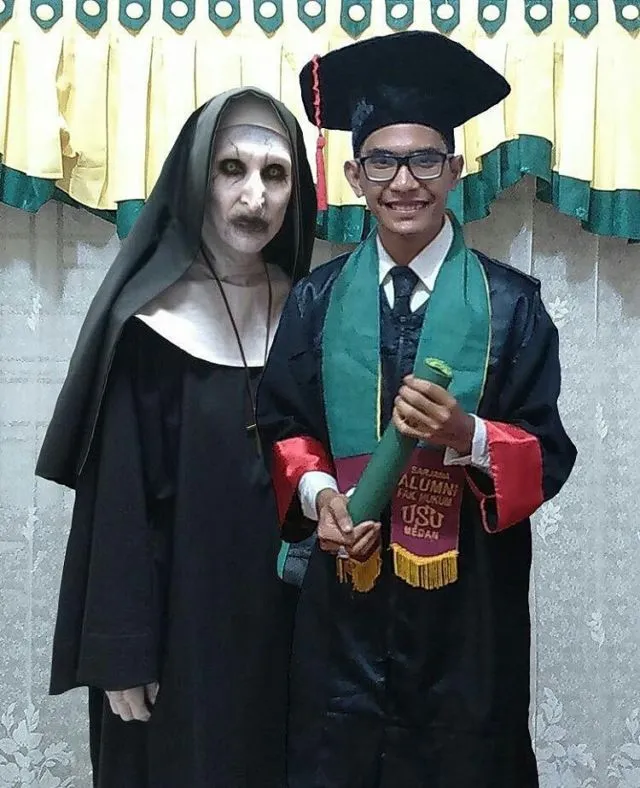 Raup Untung Lewat 12 Jenis Usaha yang Laris Manis Saat Wisuda. Lumayan Buat Tambah Uang Jajan 24