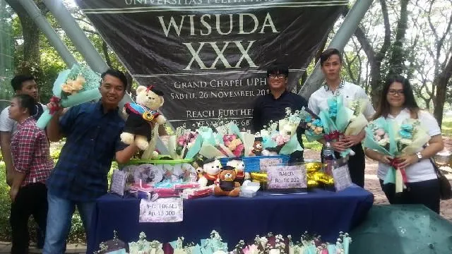 Raup Untung Lewat 12 Jenis Usaha yang Laris Manis Saat Wisuda. Lumayan Buat Tambah Uang Jajan 13