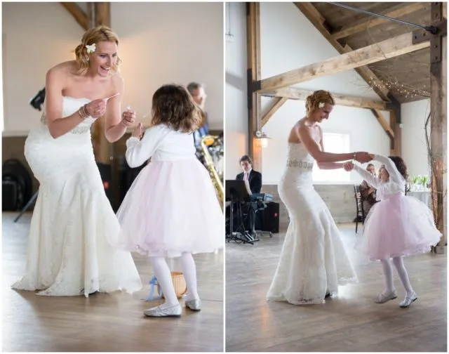 18 Inspirasi Foto Pengantin Wanita Saat Foto Bareng Flower Girl. Momen Uwuwu-nya Dapet Banget! 40
