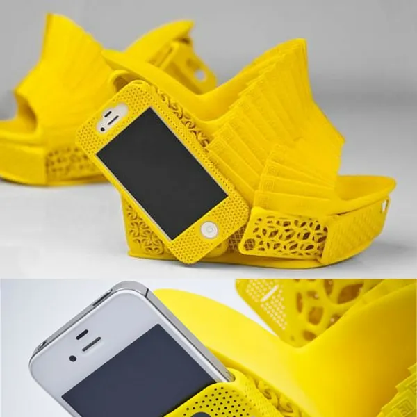 14 Softcase Handphone Paling Unik dan Aneh di Dunia. Asli Bakal Bikin Orang Geleng-Geleng Kepala! 23