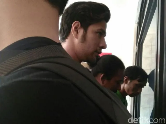 Ammar Zoni, Bintang Sinetron Paling Beken Saat Ini Ditangkap Polisi Karena Narkoba, Nggak Nyangka! 5