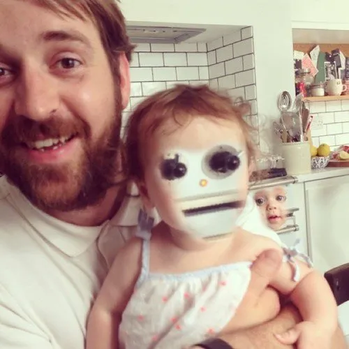 Face Swap Bapak dan Anak Ini Bakalan Bikin Kamu Ngakak! Memang Dasar Bapak-bapak Kocak Nih! 17