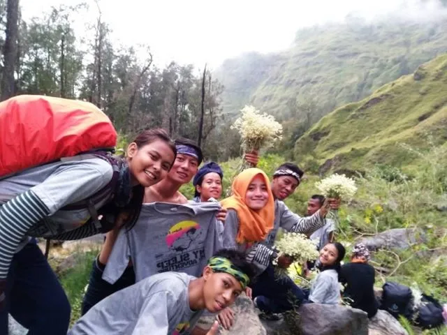 Pelaku Pemetik Edelweiss di Rinjani Akan Jadi Duta Pelestarian Edelweiss! Miris tapi Kocak Sih... 6