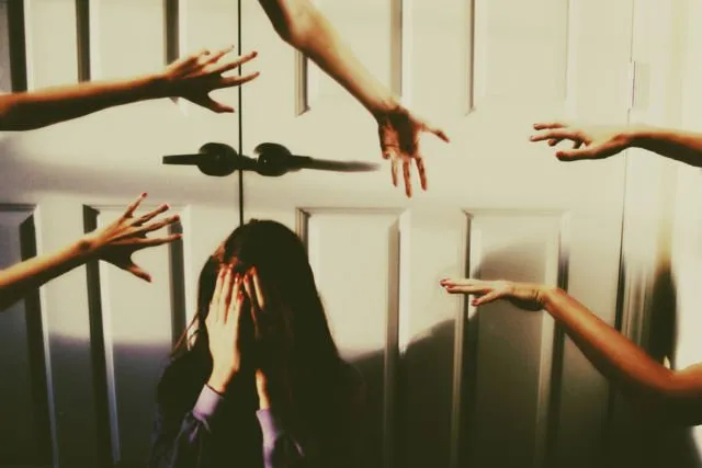 Seorang Pria Penderita Haphephobia Hidup Tanpa Mau Bersentuhan dengan Orang Lain. Sampai Dikira Gay 5