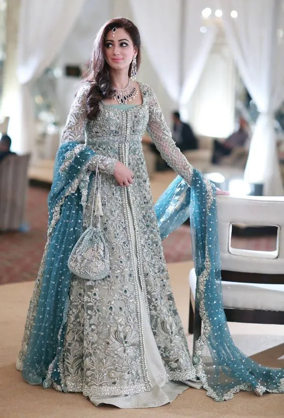 17 Ide Gaun Pengantin India ala Bollywood 19