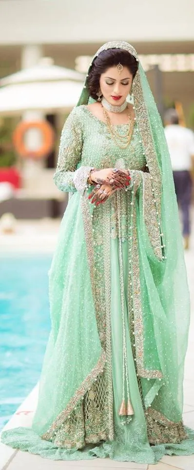 17 Ide Gaun Pengantin India ala Bollywood 23