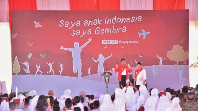 Pak Jokowi Lakukan Pertunjukan Sulap di Acara Hari Anak Nasional. Presiden Satu ini Memang Beda! 6