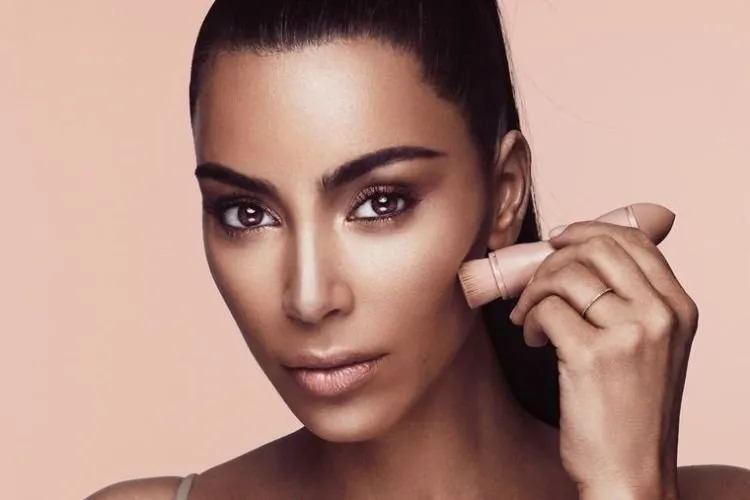 KKW Beauty, Kosmetik Kim Kardashian yang Kontroversial. Ludes dalam Waktu Kurang dari 3 Jam Waktu Launching Pertama Lho! 2