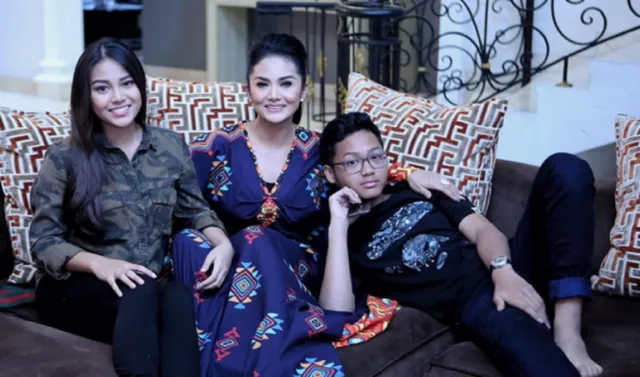 11 Panggilan Kreatif untuk Ibu & Ayah ala Artis 2