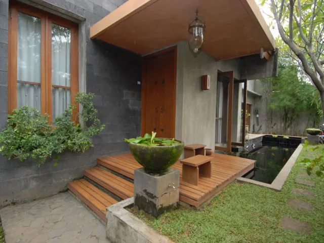7 Desain Rumah Berlantai Kayu yang Adem dan Minimalis 9