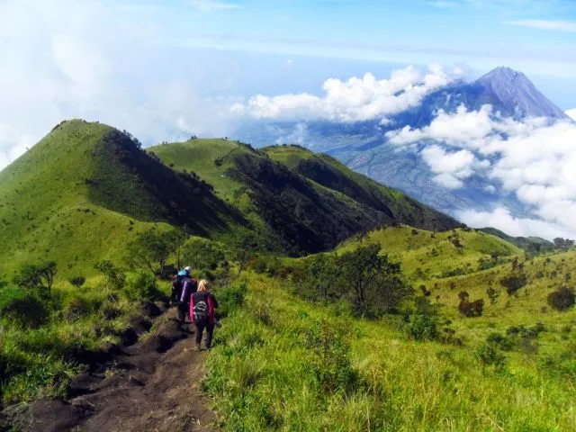 Wow, Tiga Pendaki Ini Akan Tinggal Selama 100 Hari di Gunung Merbabu! Nekat Banget Ya... 6