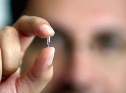 Bukan Mobil atau Ponsel Aja, Kini Manusia Juga Ada yang Punya Built-in Chip. Keren Tapi Ngeri Sih Ini 11