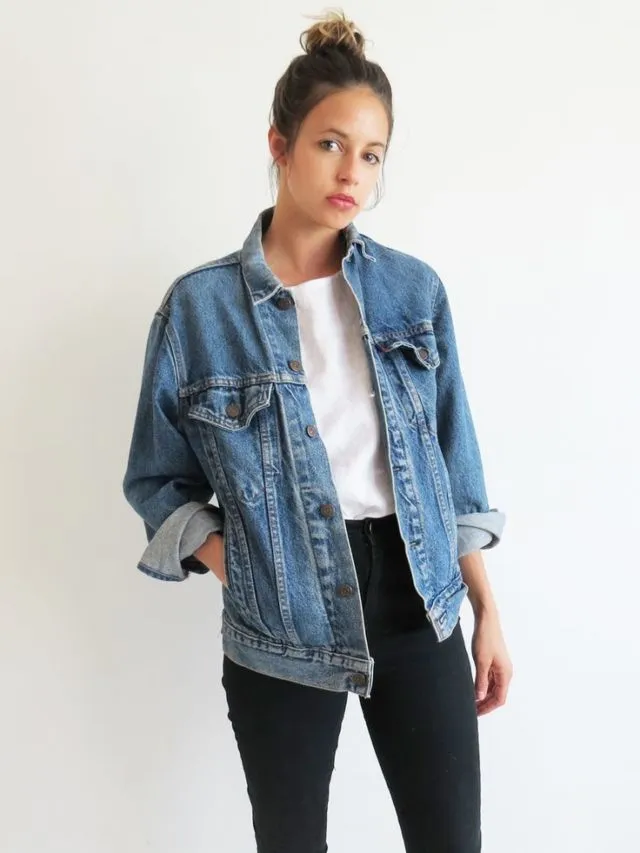 Yang Kegedean Makin Menawan, 6 Inspirasi Outfit Oversized Ini Layak Jadi Perhatian 10