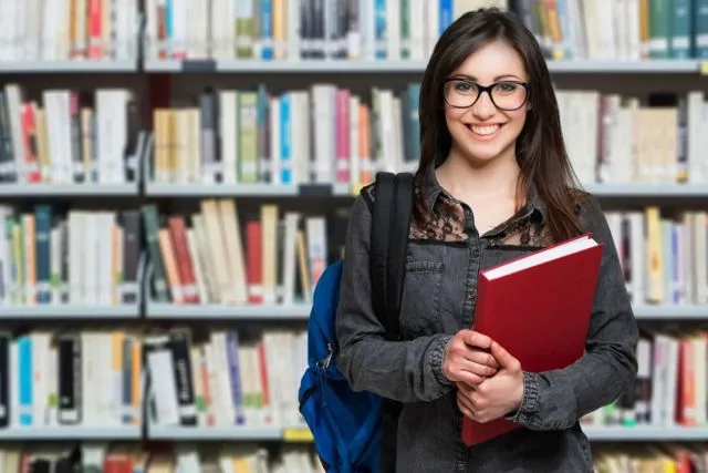 Mau Dapat Kekasih Ideal? Cari Dia yang Hobi Baca Buku 40