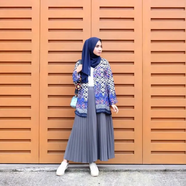 12 Inspirasi Rok Rempel Untukmu yang Berhijab. Inilah Kunci Tampil Menawan dalam Sekejap 13