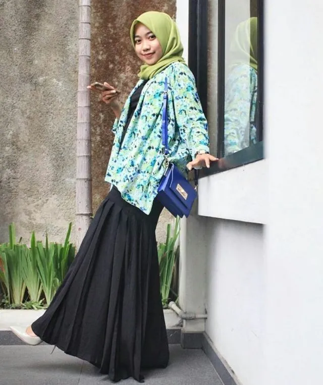 12 Inspirasi Rok Rempel Untukmu yang Berhijab. Inilah Kunci Tampil Menawan dalam Sekejap 22