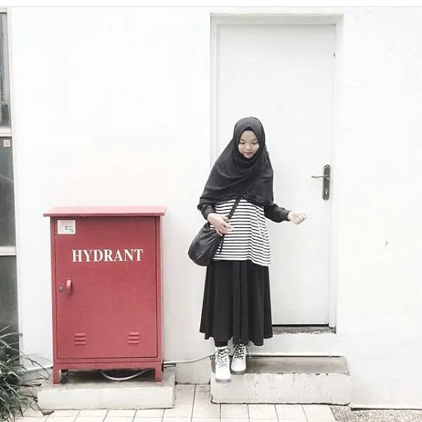 12 Inspirasi Rok Rempel Untukmu yang Berhijab. Inilah Kunci Tampil Menawan dalam Sekejap 24