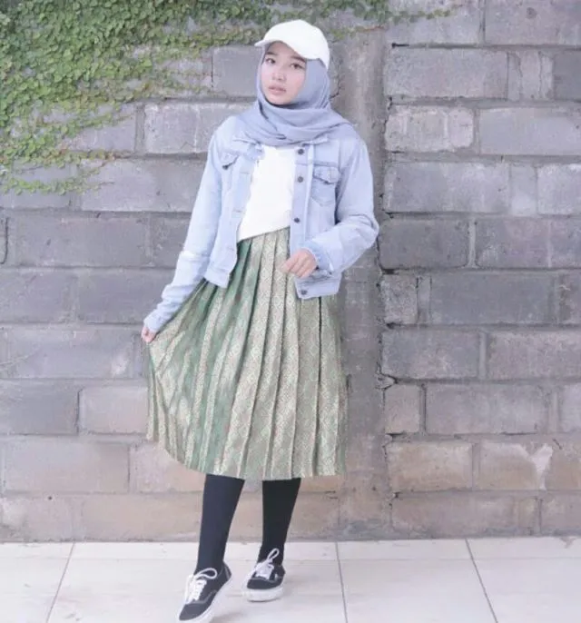 12 Inspirasi Rok Rempel Untukmu yang Berhijab. Inilah Kunci Tampil Menawan dalam Sekejap 20