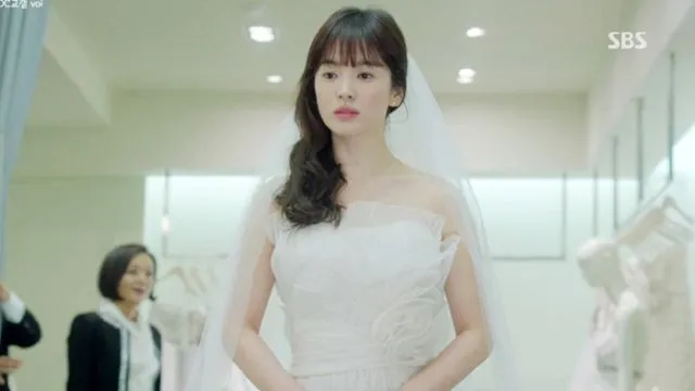 Potret Song Hye Kyo Pakai Gaun Pengantin. Bakal Secantik Apa Ya, Pas Pernikahan Dia Nanti? 6