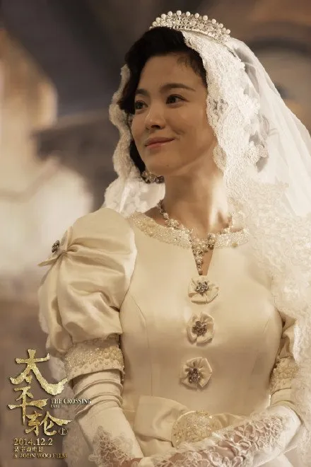 Potret Song Hye Kyo Pakai Gaun Pengantin. Bakal Secantik Apa Ya, Pas Pernikahan Dia Nanti? 8
