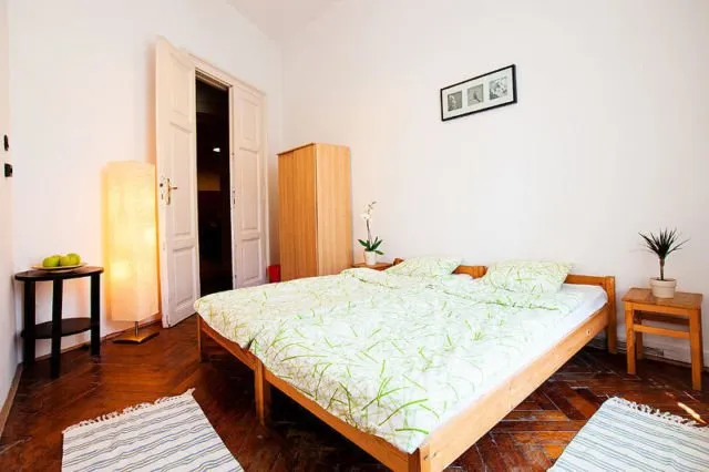 10 Inspirasi Penataan Kamar Kost Sekamar Berdua. Biar Lebih Rapi dan Tertata 11