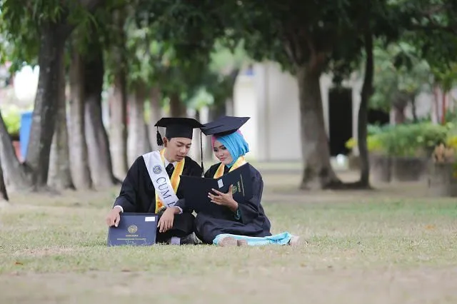 13 Inspirasi Spot Outdoor untuk Foto Wisuda. Biar Lebih Berkesan dan Hasilnya Tetap Istimewa 23