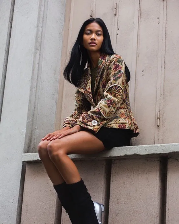 Laras Sekar Arum, Model Indonesia yang Terkenal di Mancanegara. Minim Kontroversi Sarat Prestasi! 6