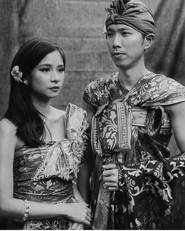 Khidmatnya Sesi Prewedding Menggunakan Pakaian Adat Daerah, 16 Inspirasinya Ini Bikin Terperangah! 21