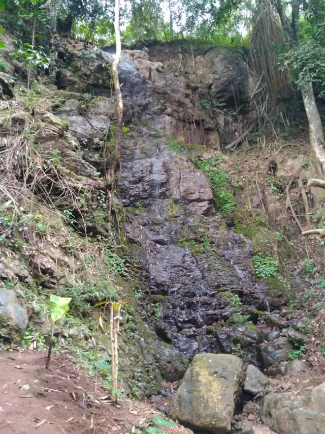 Wisatawan Ini Kesal Ketika Liburan ke Grojokan Secepit tapi Tak Ada Air Terjunnya Sama Sekali! Kocak Abis Sih 6