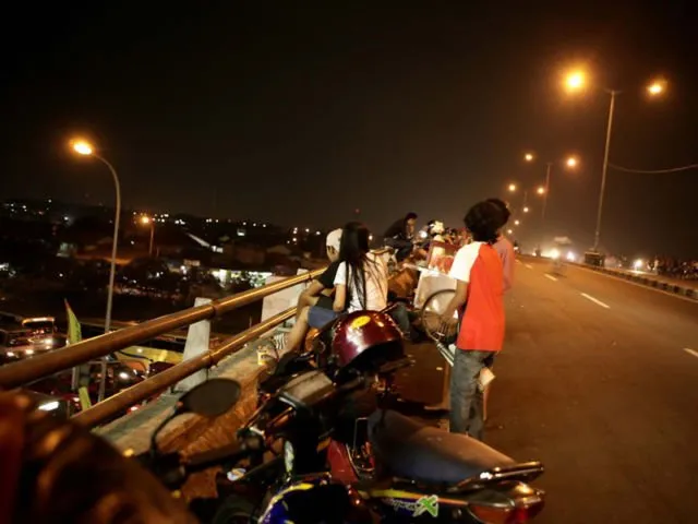 Kembali Tertangkap Kamera, Jalur Busway 'Dijajah' yang Tidak Berhak. Bahkan Berani Berlawanan Arah 6