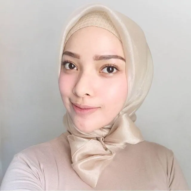 Ini Lho, Hijab Organza Berbahan Mirip Kaca Mengilap yang Lagi Ngetren di Kalangan Hijaber 22