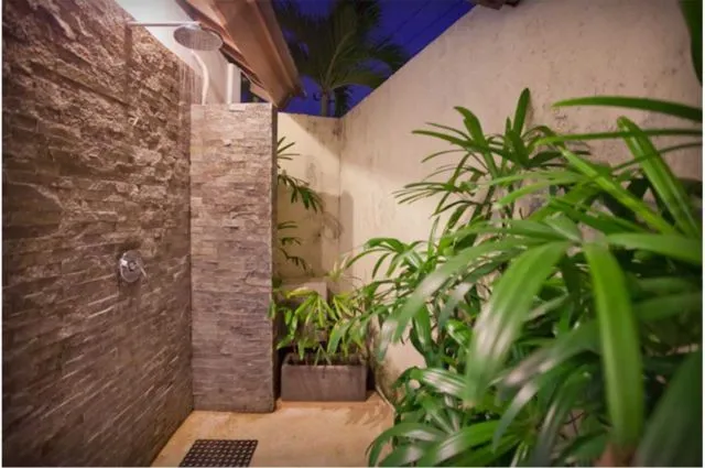15 Inspirasi Desain Kamar Mandi Pedesaan Outdoor 22