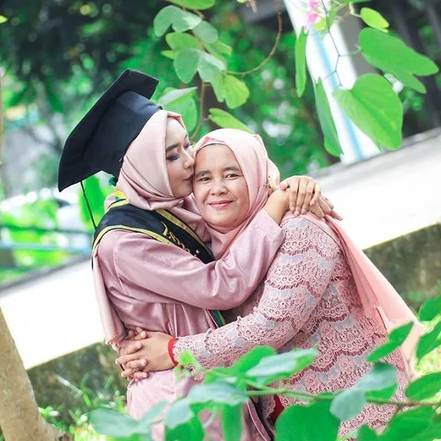 13 Inspirasi Spot Outdoor untuk Foto Wisuda. Biar Lebih Berkesan dan Hasilnya Tetap Istimewa 16