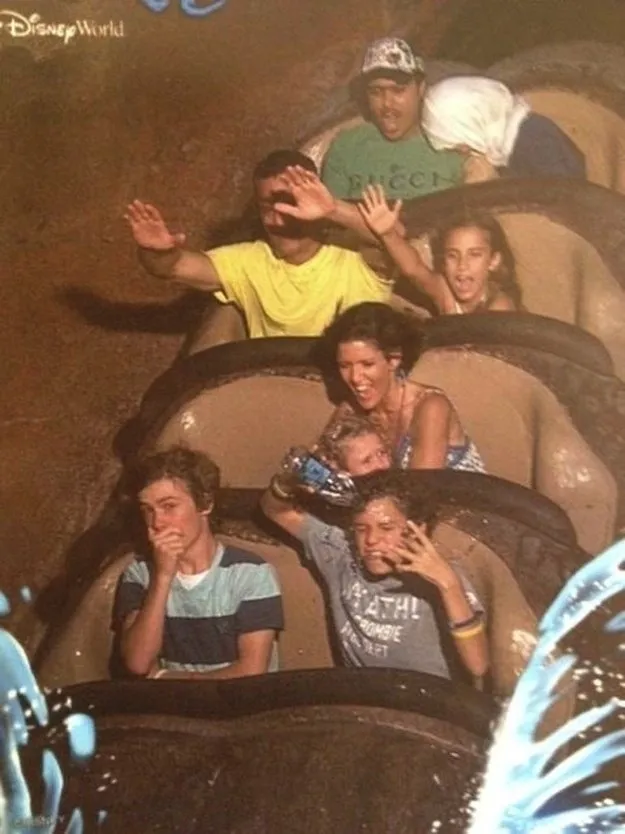 Kumpulan Foto Ekspresi Para Penunggang Roller Coaster. Asli Bisa Bikin Tertawa Ngakak Lihat Mereka 16
