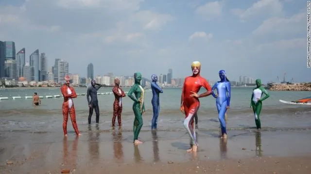 Facekini, Pakaian Renang yang Jadi Tren di China. Bentuknya Nyentrik dan Unik Banget Ya! 4