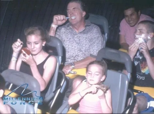 Kumpulan Foto Ekspresi Para Penunggang Roller Coaster. Asli Bisa Bikin Tertawa Ngakak Lihat Mereka 17